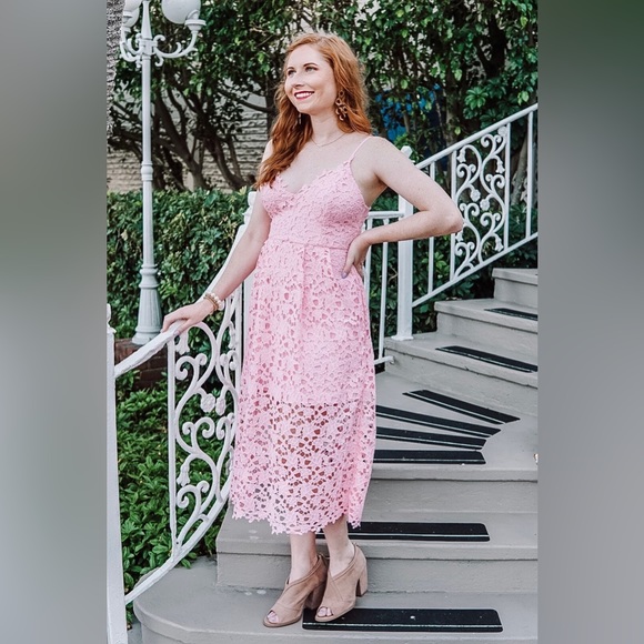 ASTR THE LABEL Lace Midi Dress pink perfect - Picture 7 of 8